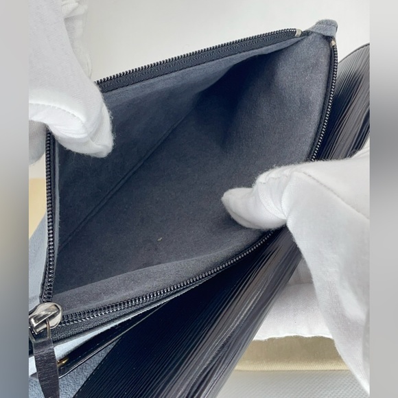 (MT42) Authenticated Pre-Loved Louis Vuitton Epi Leather Rolling Jewelry Case - Picture 12 of 16